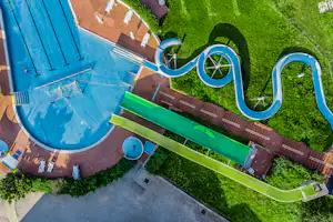 Eco Camp Terme Snovik - Rutschen im Wasserpark des Campingplatzes