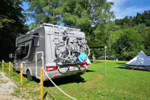 ECO River Camp - Wohnmobil auf dem Wohnwagen- und Zeltstellplatz vom Campingplatz