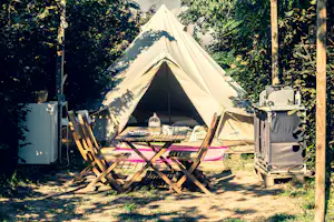 Ecocamp Vinyols - Zelt in den Bäumen und Außenküche