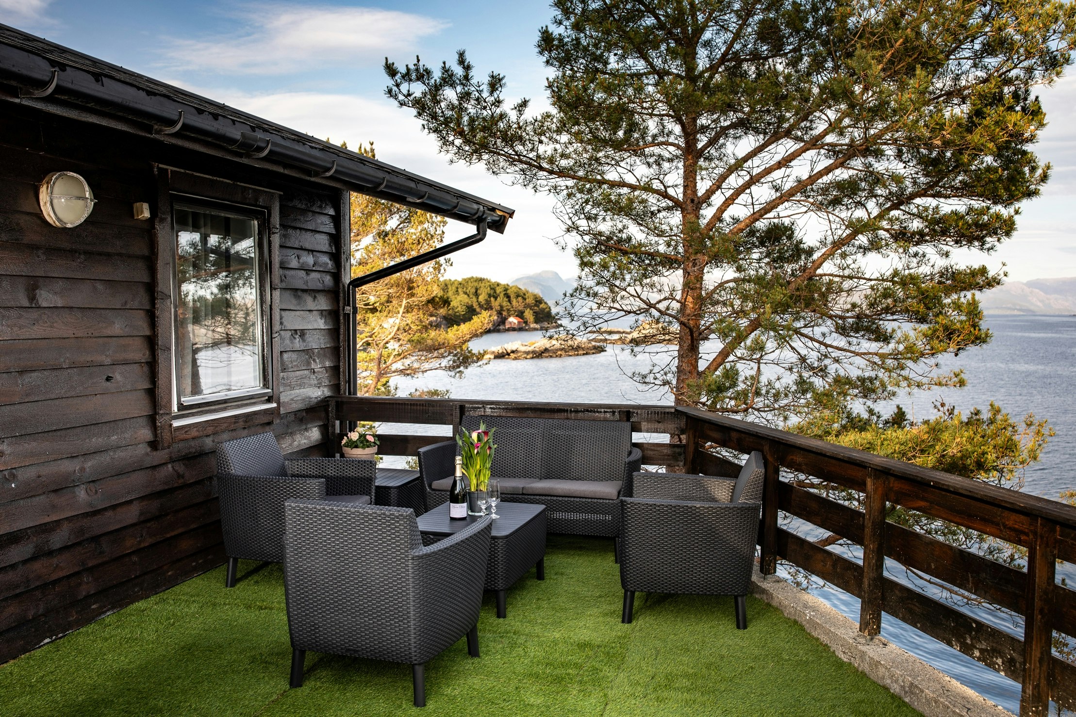 EFINOR Camping Krokane Florø  -  Mobilheim vom Campingplatz mit Veranda und mit Blick auf das Meer