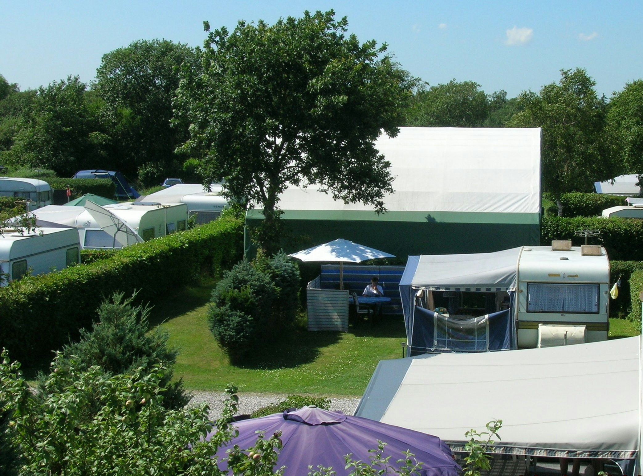 Egense Strand Camping - Campingbereich für Wohnwagen im Grünen