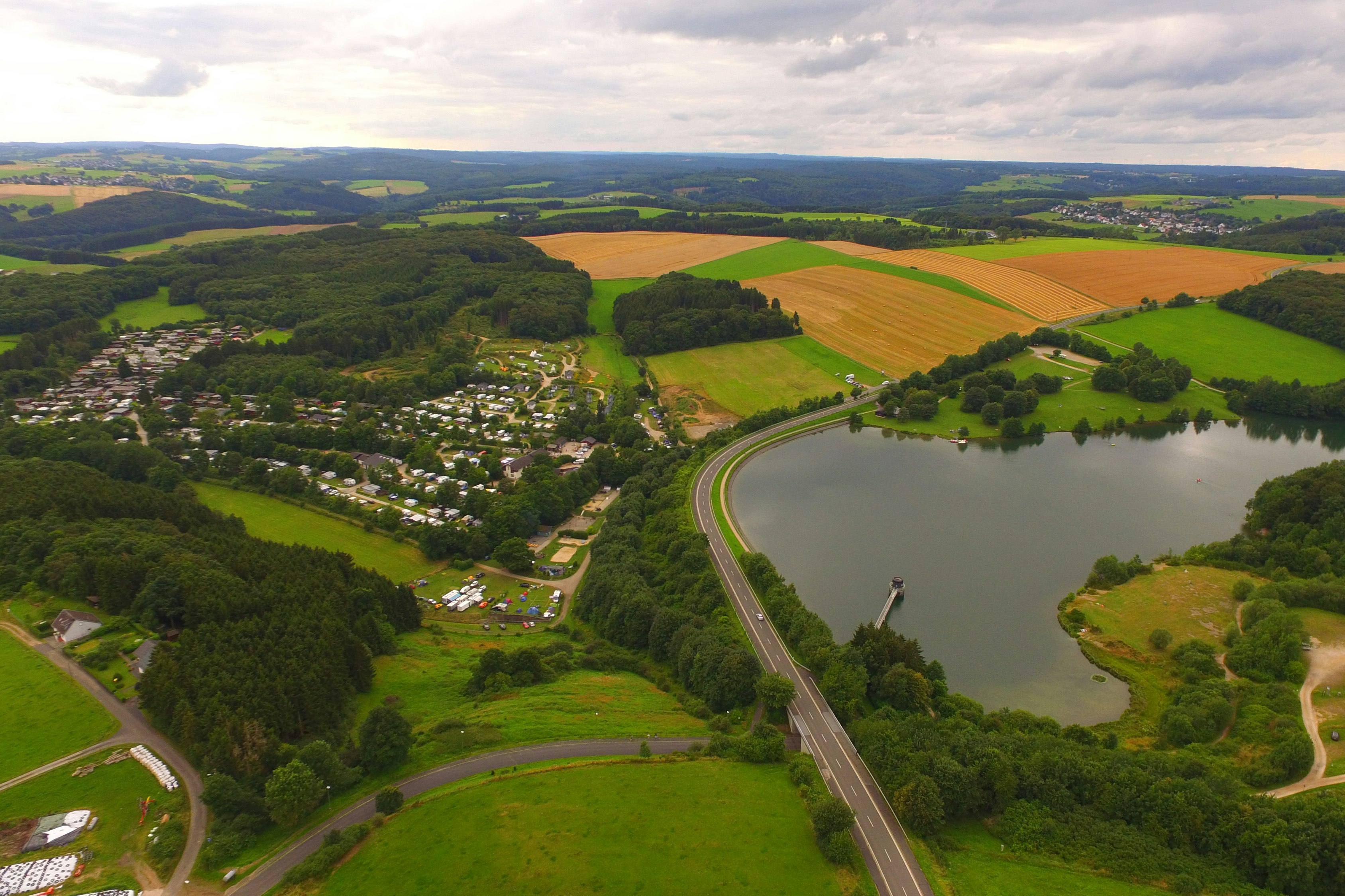 Eifel-Camp Freilinger See  -  Luftaufnahme vom Campingplatz in der Eifel