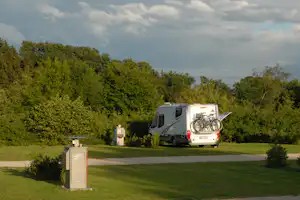 Eifel-Camp Freilinger See - Stellplatz vom Campingplatz auf grüner Wiese