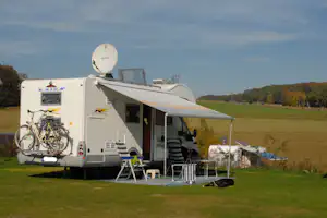 Eifel-Camp Freilinger See - Wohnwagen auf dem Campingplatz