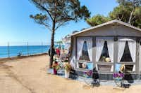 El Pinar Beach Camp  -  Stellplatz vom Campingplatz mit Blick auf das Mittelmeer