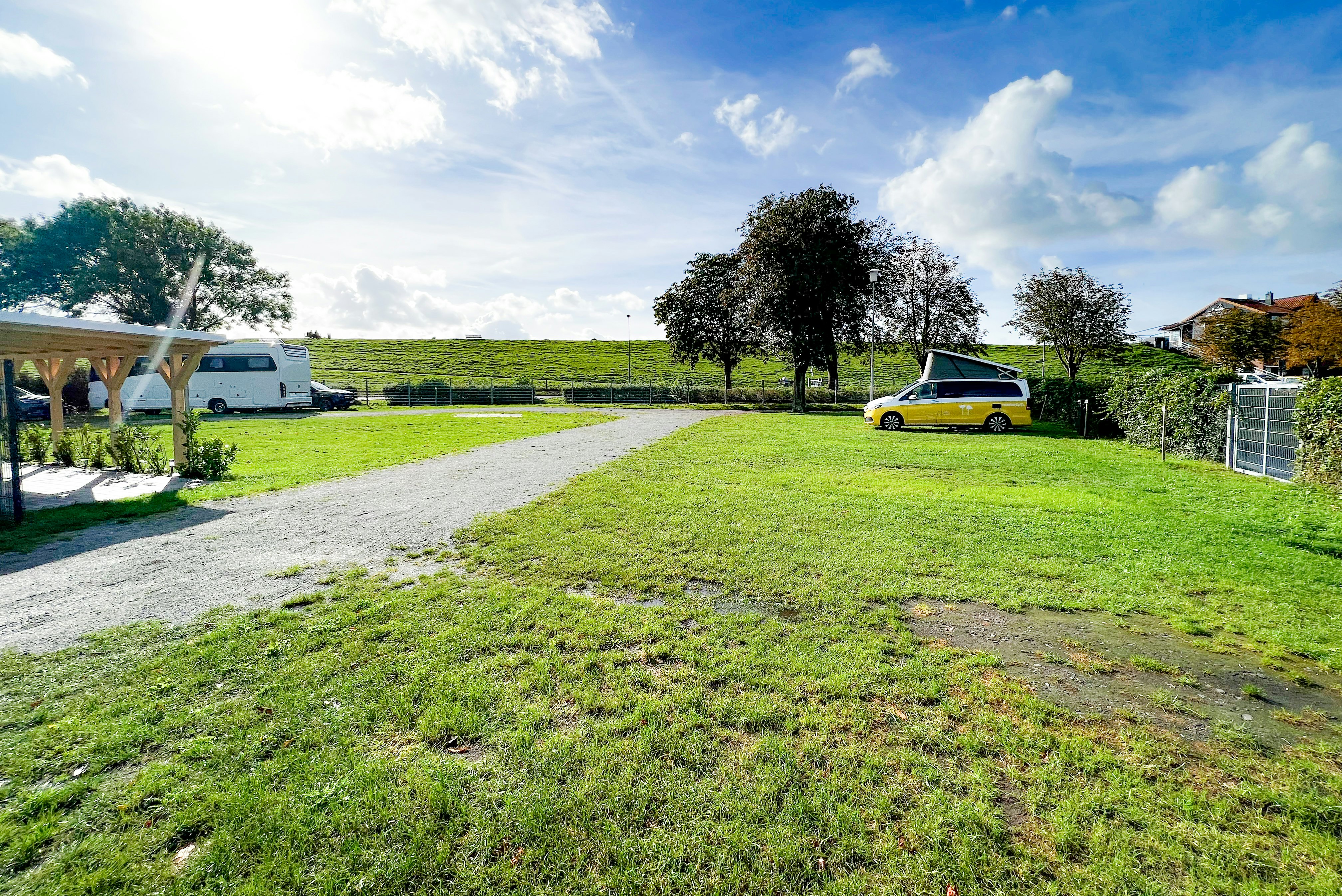 Elbdeichcamp Brunsbüttel - Standplatzwiese auf dem Campingplatz