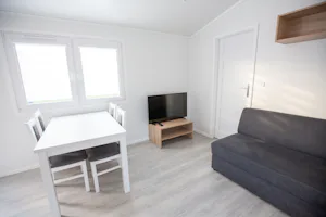 Elite Camp Klim Strand - Mietunterkunft - Wohnzimmer.jpg