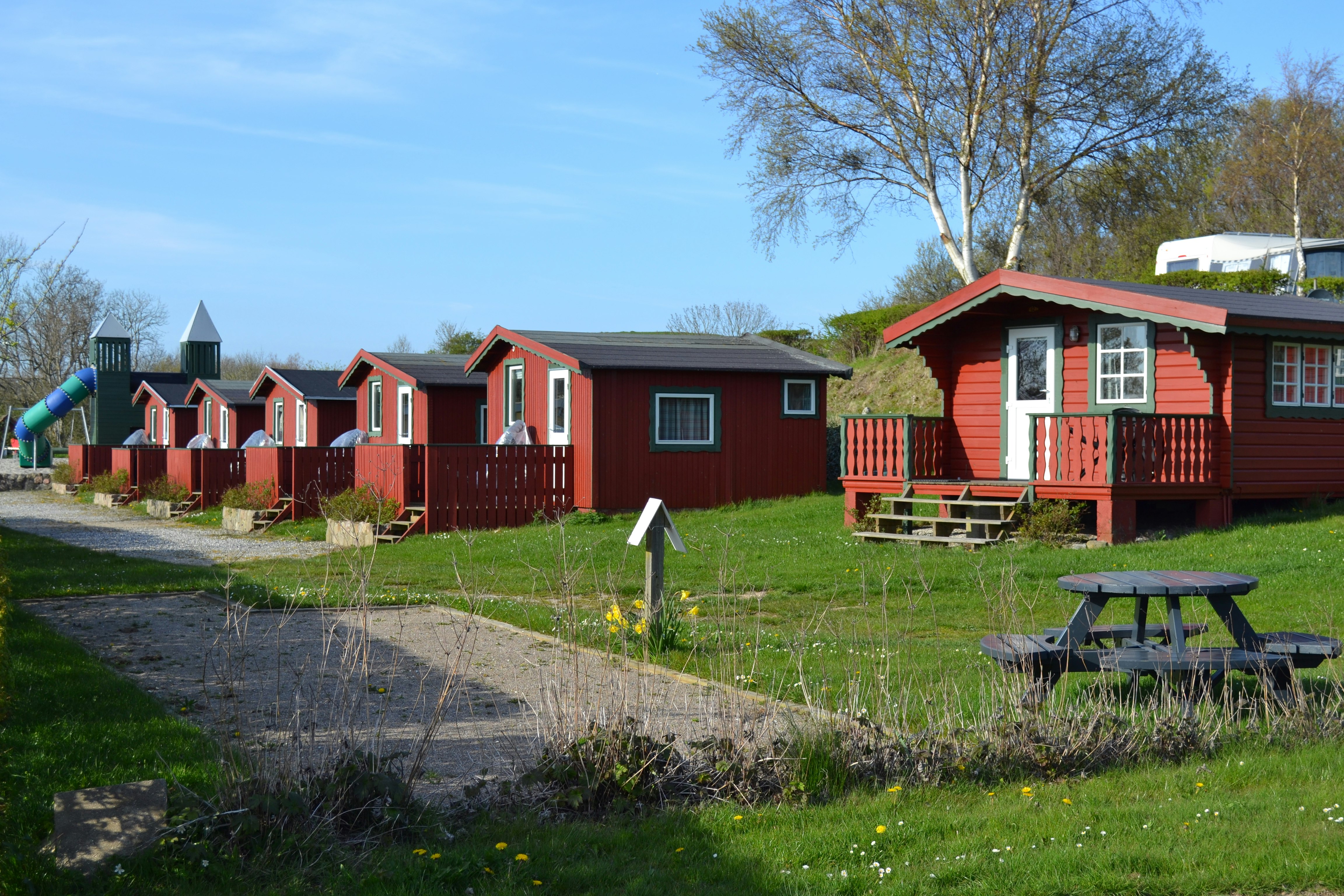 Elsegårde Camping - Mobilheim mit Terrasse auf dem Campinglatz