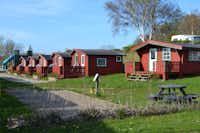 Elsegårde Camping - Mobilheim mit Terrasse auf dem Campinglatz