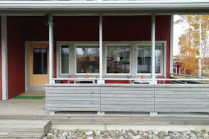 Emolahti Beach Camping - Mobilheim mit Terrasse auf dem Campingplatz