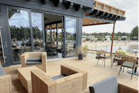 Emsland-Camp - Lounge auf der Terrasse des Restaurants