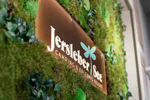 Erholungscenter Jersleber See - Eingangsschild des Campingplatzes