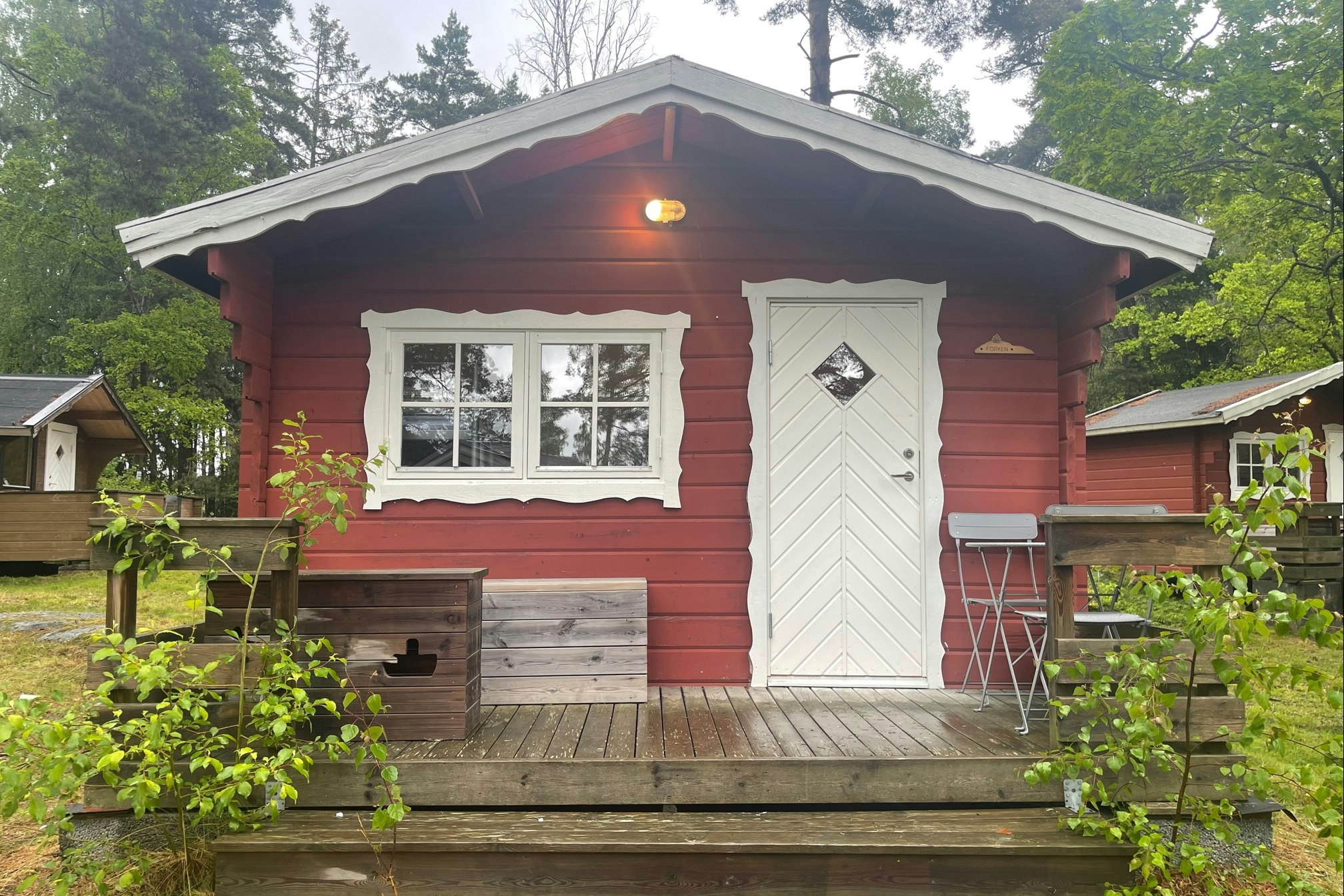 WAXHOLMS CAMPING - Mobilheim mit kleiner Veranda