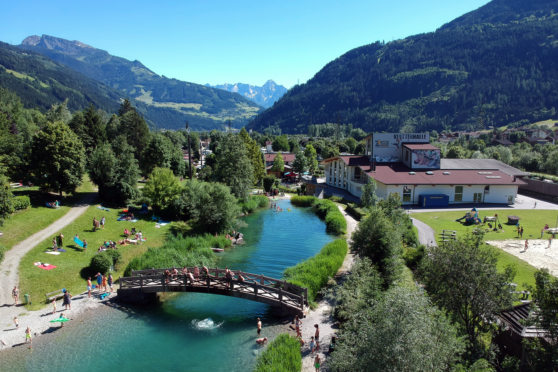 Erlebnis Comfort Camping Aufenfeld - Blick auf den Badesee auf dem Campingplatz