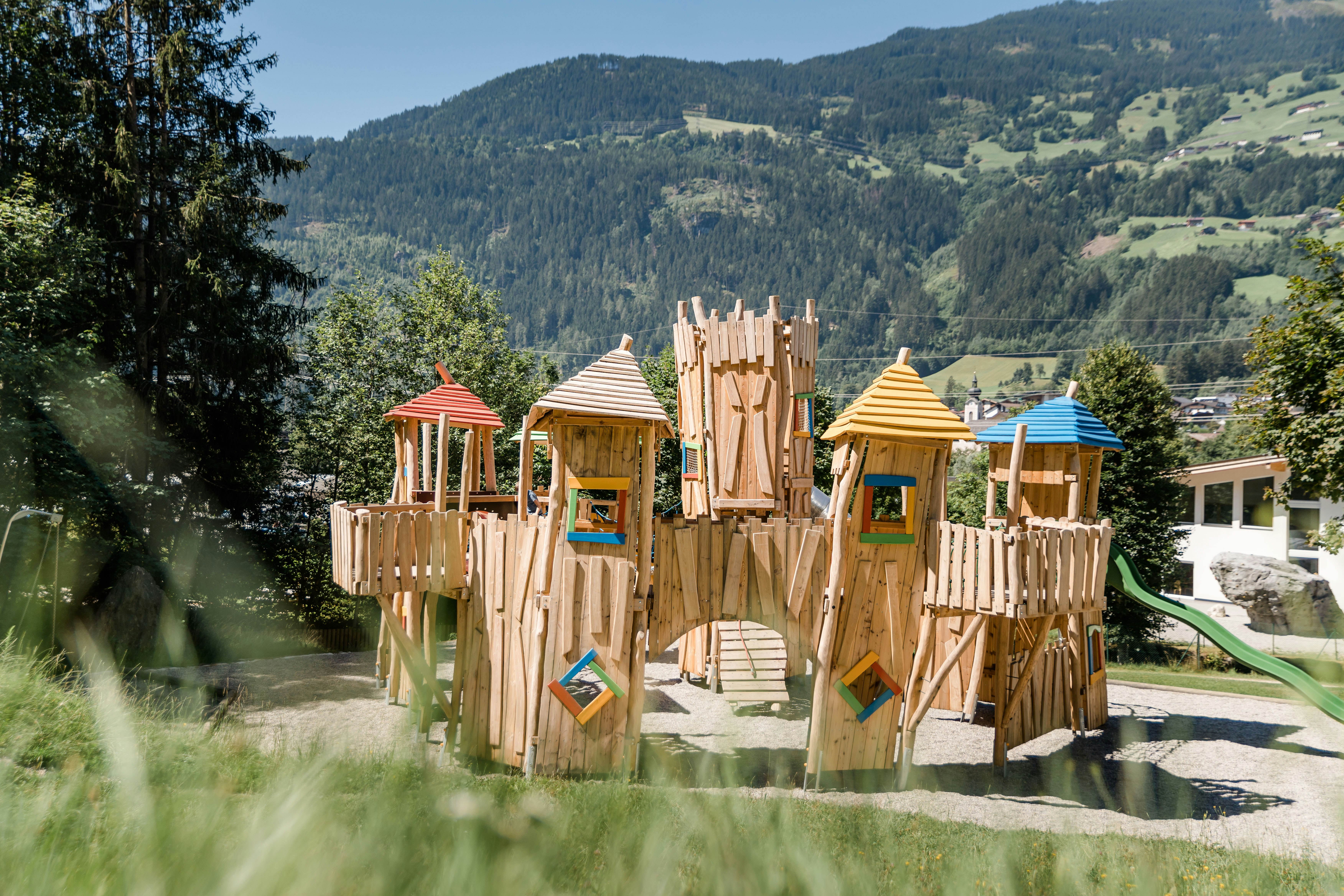 Erlebnis Comfort Camping Aufenfeld - Kinderspielplatz mit Klettergerüst