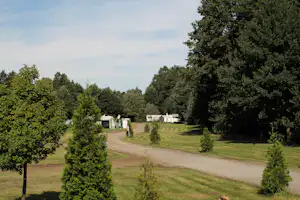 ErlebnisCamping Lausitz - Leere Stellplätze auf dem Campingplatz