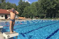 ErlebnisCamping Lausitz - Schwimmen und Sport im Pool des Campingplatzes