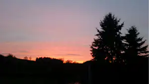 Erzgebirgscamp Neuclausnitz - Sonnenuntergang über dem Campingplatz