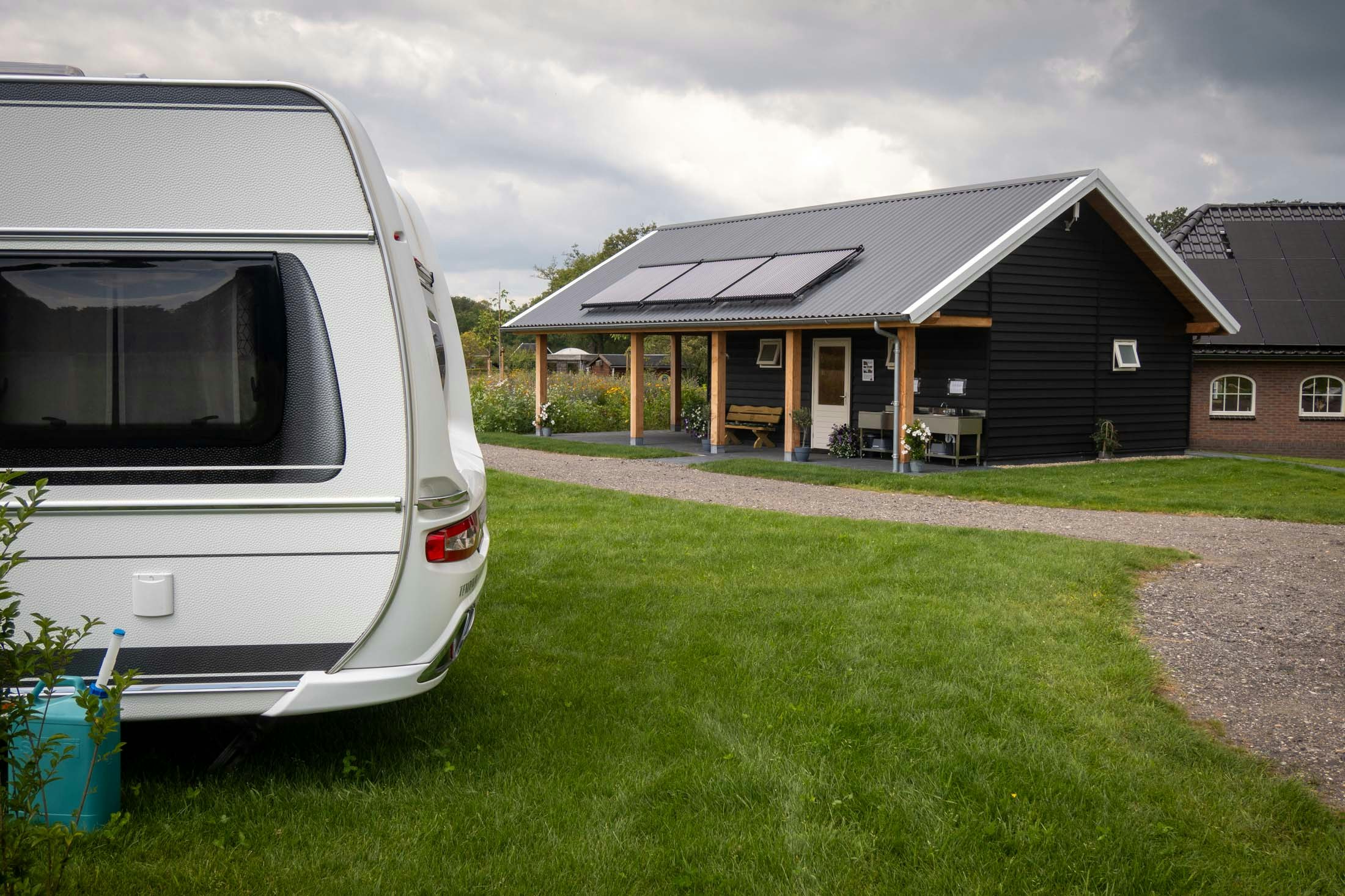 Esch Camping Kaampert  - Blick auf das Rezeptionsgebäude auf dem Campingplatz