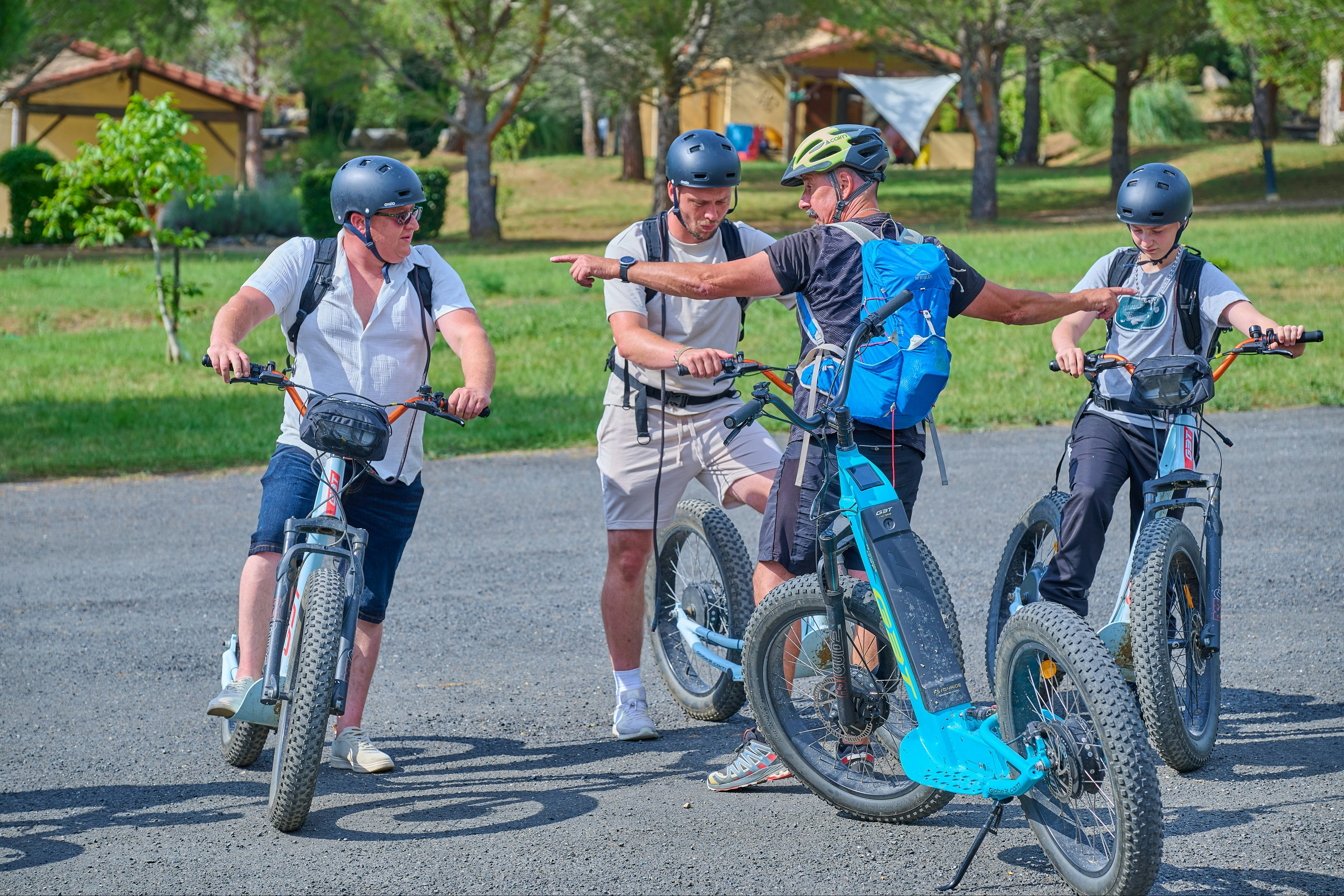 Espinet - Camper fahren Fahrrad auf dem Campingplatz
