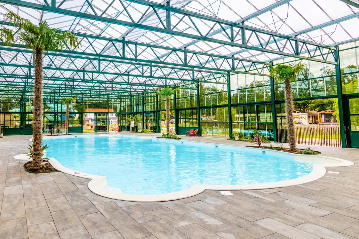 Capfun Camping Vlinderloo - Pool mit Überdachung auf dem Campingplatz