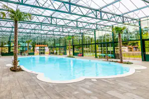 Capfun Camping Vlinderloo - Pool mit Überdachung auf dem Campingplatz