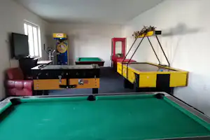 Euro Air Camp - Aufenthaltsraum mit Tischkicker, Billardtisch, Airhockey und Karamboltisch