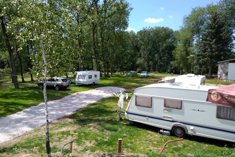 Euro Air Camp -  Wohnwagen- und Zeltstellplatz zwischen Bäumen