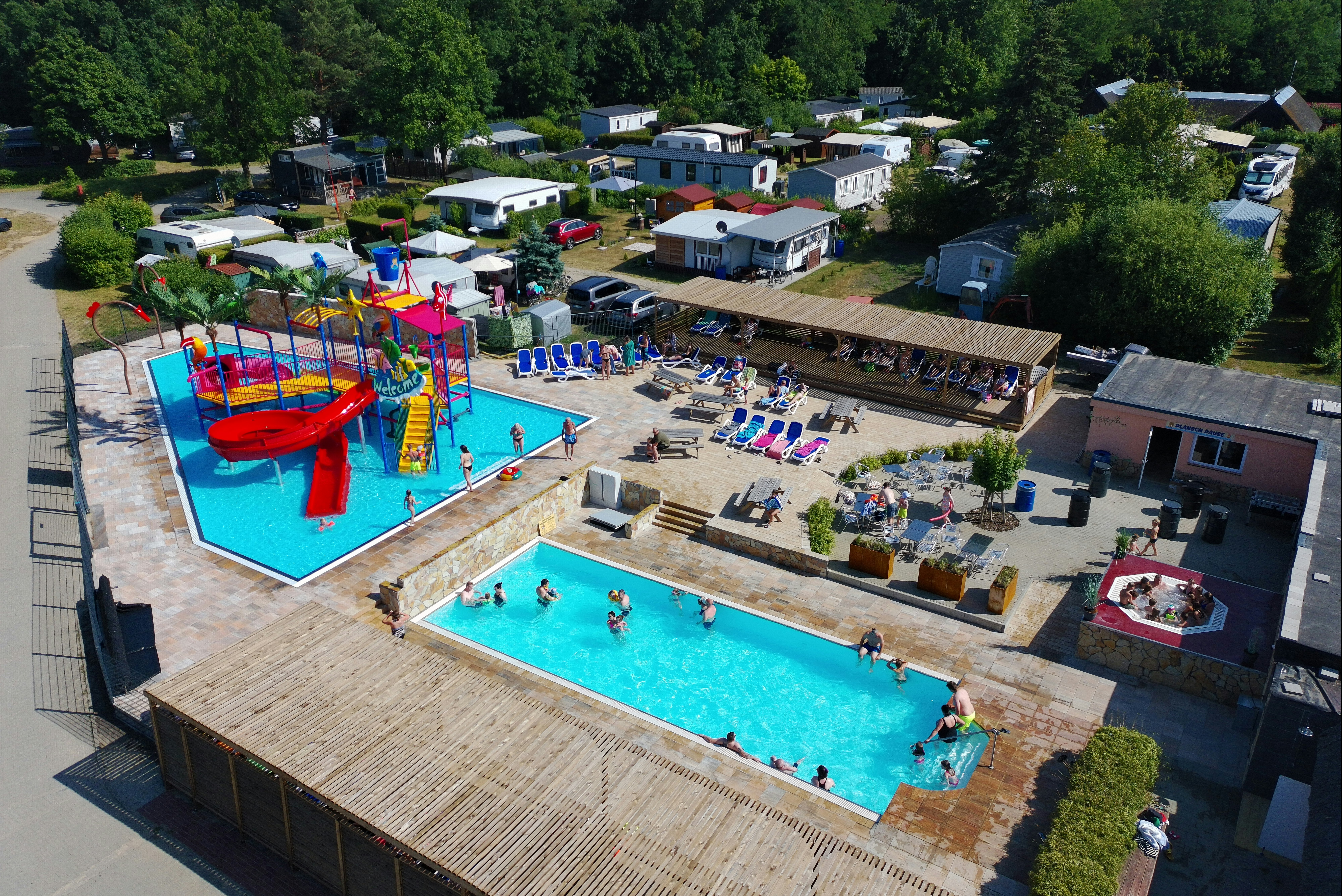 Eurocamp Spreewaldtor - Freibad mit Kinderspielbereich auf dem Campingplatz