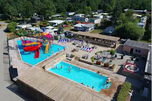 Eurocamp Spreewaldtor - Freibad mit Kinderspielbereich auf dem Campingplatz