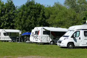 Eurocamp Spreewaldtor - Wohnmobilstellplätze auf der Wiese