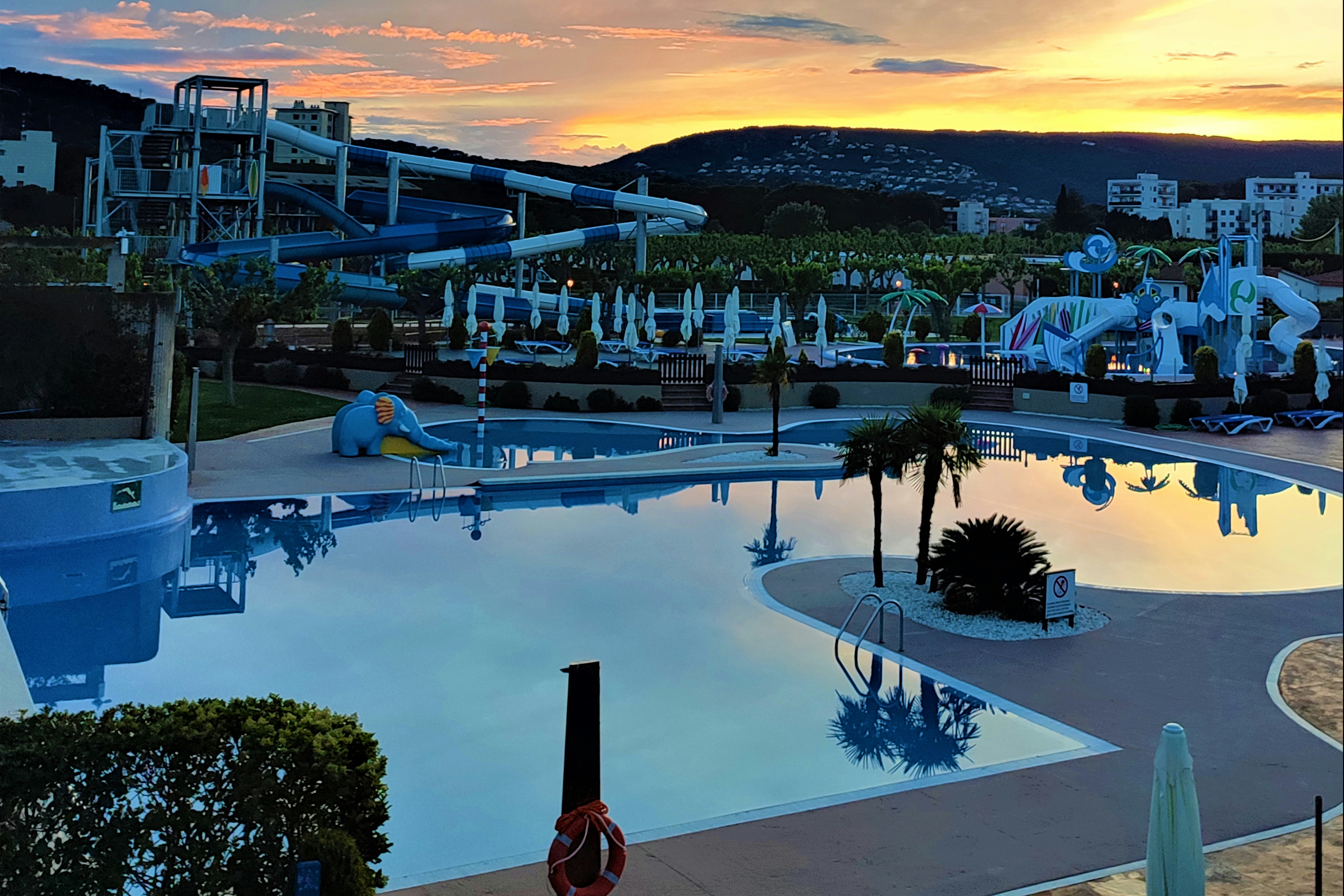 Eurocamping - Wasserpark mit Rutschen und mehreren Becken auf dem Campingplatz