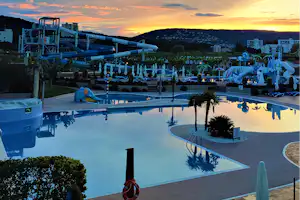 Eurocamping - Wasserpark mit Rutschen und mehreren Becken auf dem Campingplatz