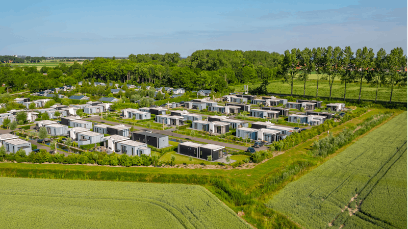 EuroParcs Bad MeerSee - Blick auf die Mobilheime auf dem Campingplatz