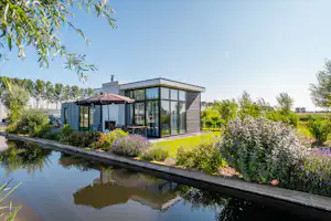 EuroParcs Bad MeerSee - Mobilheim mit Terrasse am Wasser