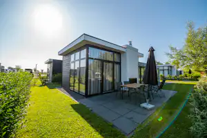 EuroParcs Bad MeerSee - Mobilheim mit Terrasse auf dem Campingplatz