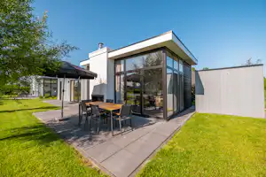 EuroParcs Bad MeerSee - Mobilheim mit Terrasse auf dem Campingplatz