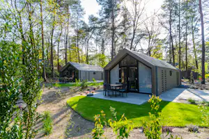 EuroParcs Beekbergen - Mobilheim mit Terrasse auf dem Campingplatz