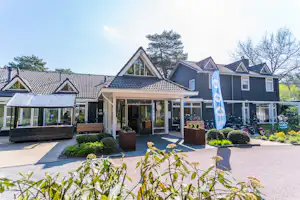 EuroParcs Beekbergen - Rezeptionsgebäude des Campingplatzes