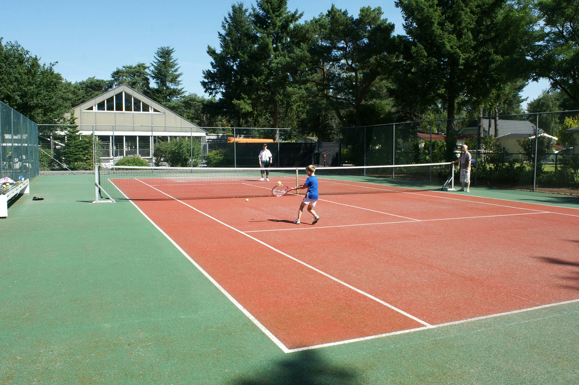 EuroParcs Beekbergen - Tennisplatz auf dem Campingplatz