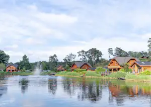 EuroParcs Brunssummerheide - Mobilheime auf dem Campingplatz am Ufer des Sees
