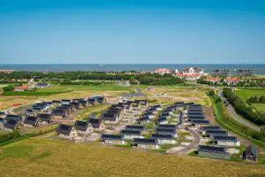 EuroParcs Cadzand - Luftaufnahme des Campingplatzes