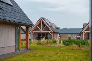 EuroParcs Cadzand - Mobilheim mit Terrasse auf dem Campingplatz