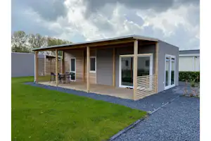 EuroParcs De Biesbosch - Mobilheim mit Veranda auf dem Campingplatz