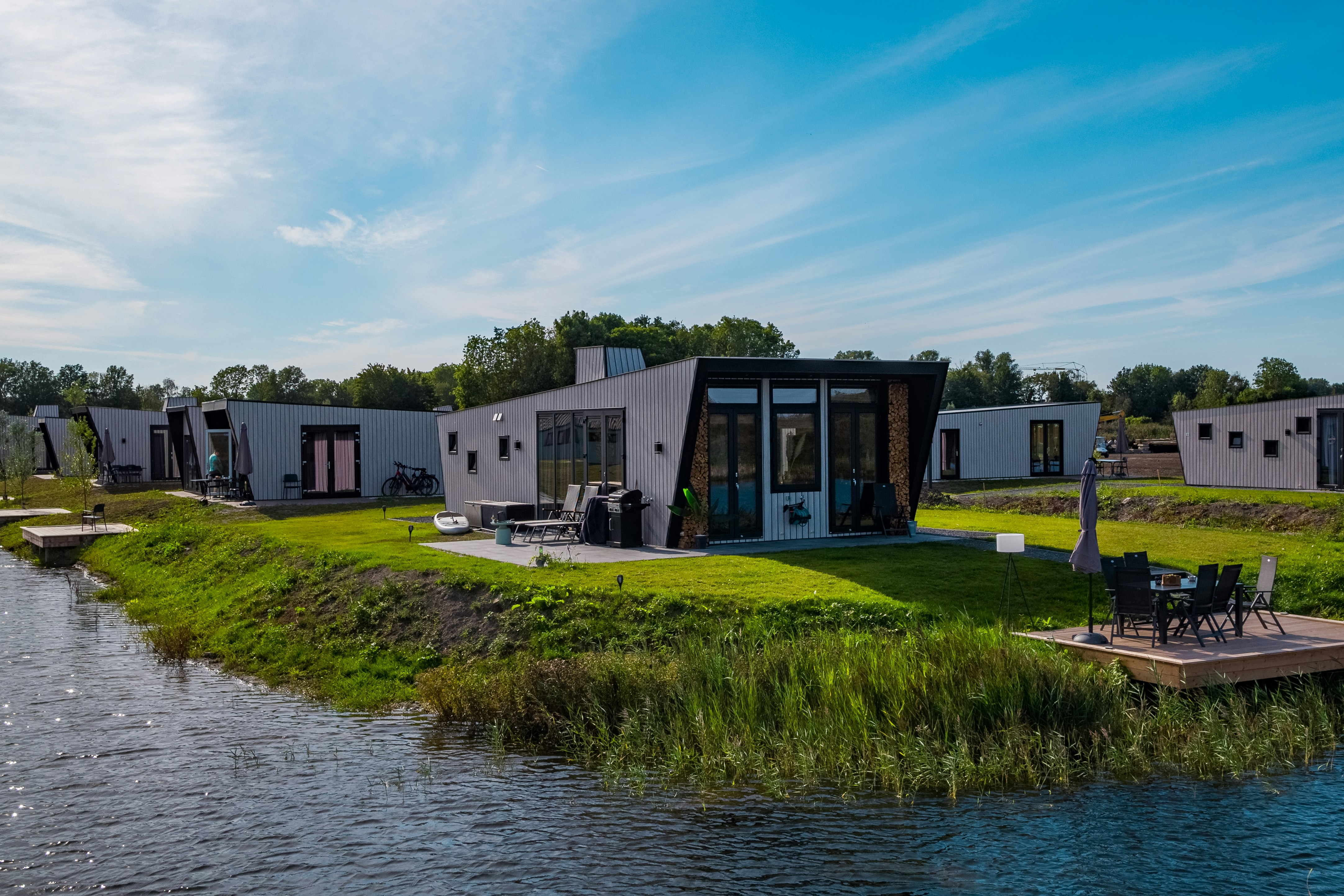 EuroParcs De Ijssel Eilanden - Mobilheime im Grünen mit Blick auf das Wasser