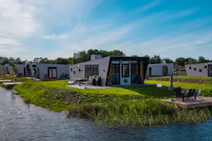 EuroParcs De Ijssel Eilanden - Mobilheime im Grünen mit Blick auf das Wasser