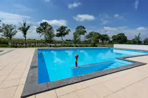 EuroParcs De Rijp - Freibad auf dem Campingplatz
