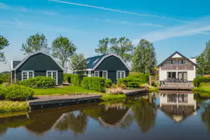 EuroParcs De Rijp - Mobilheime mit Blick auf das Wasser
