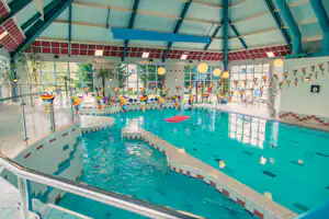 EuroParcs Ijsselmeer - Hallenbad auf dem Campingplatz
