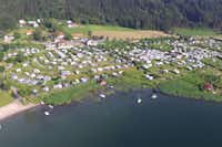 EuroParcs Ossiacher See  - Luftaufnahme des Campingplatzes am See